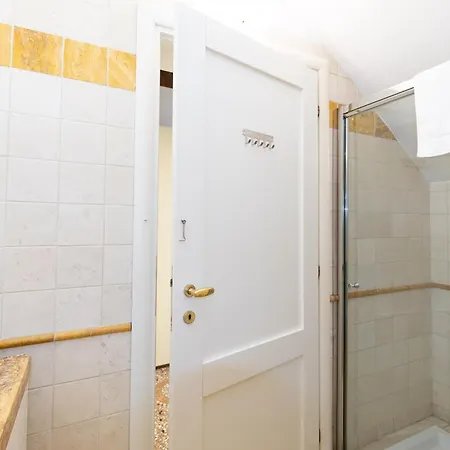 Frassinago Deluxe Suites-bolognarooms