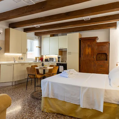 Apartamento Frassinago Deluxe Suites-bolognarooms
